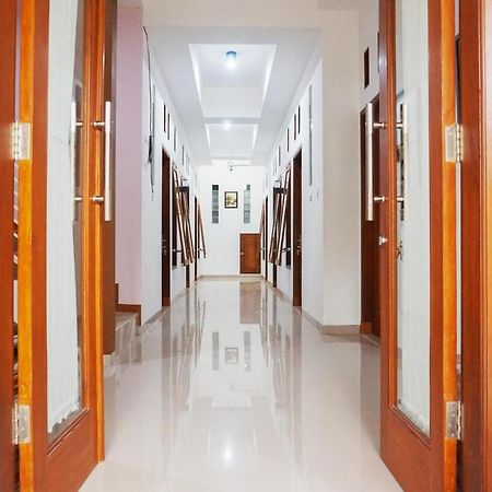 RedDoorz @ Jalan Danau Limboto Hotel Malang Bagian luar foto