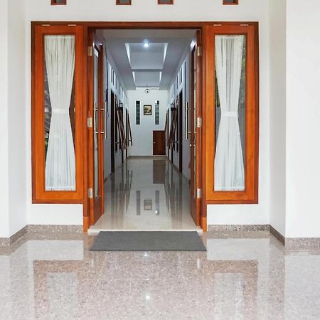 RedDoorz @ Jalan Danau Limboto Hotel Malang Bagian luar foto
