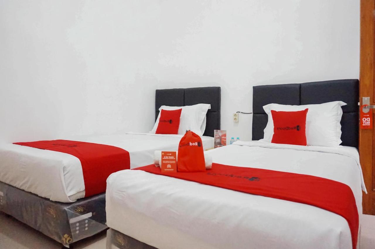 RedDoorz @ Jalan Danau Limboto Hotel Malang Bagian luar foto