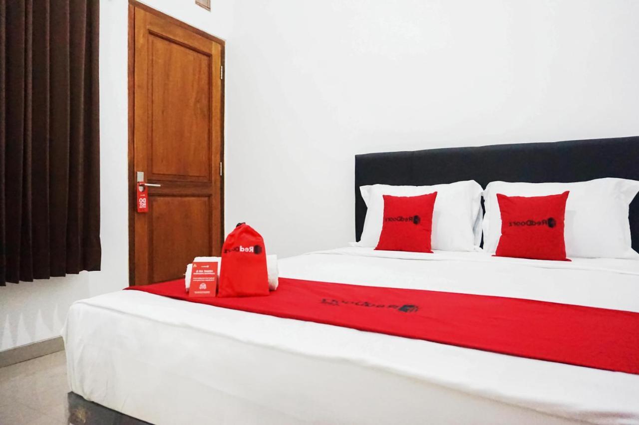 RedDoorz @ Jalan Danau Limboto Hotel Malang Bagian luar foto