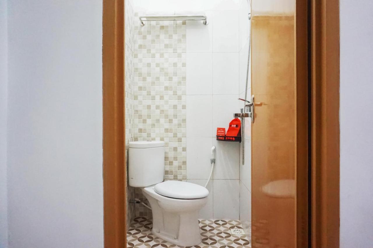 RedDoorz @ Jalan Danau Limboto Hotel Malang Bagian luar foto