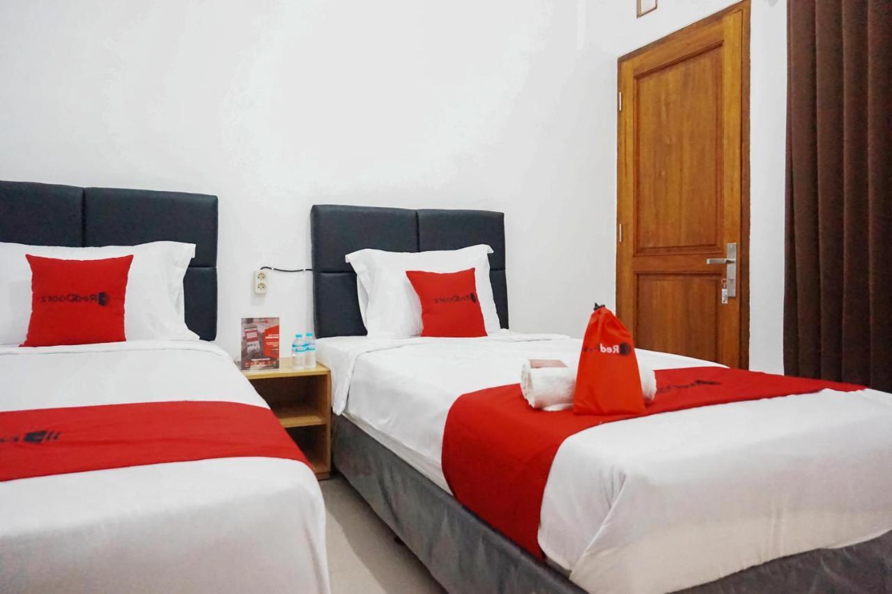 RedDoorz @ Jalan Danau Limboto Hotel Malang Bagian luar foto
