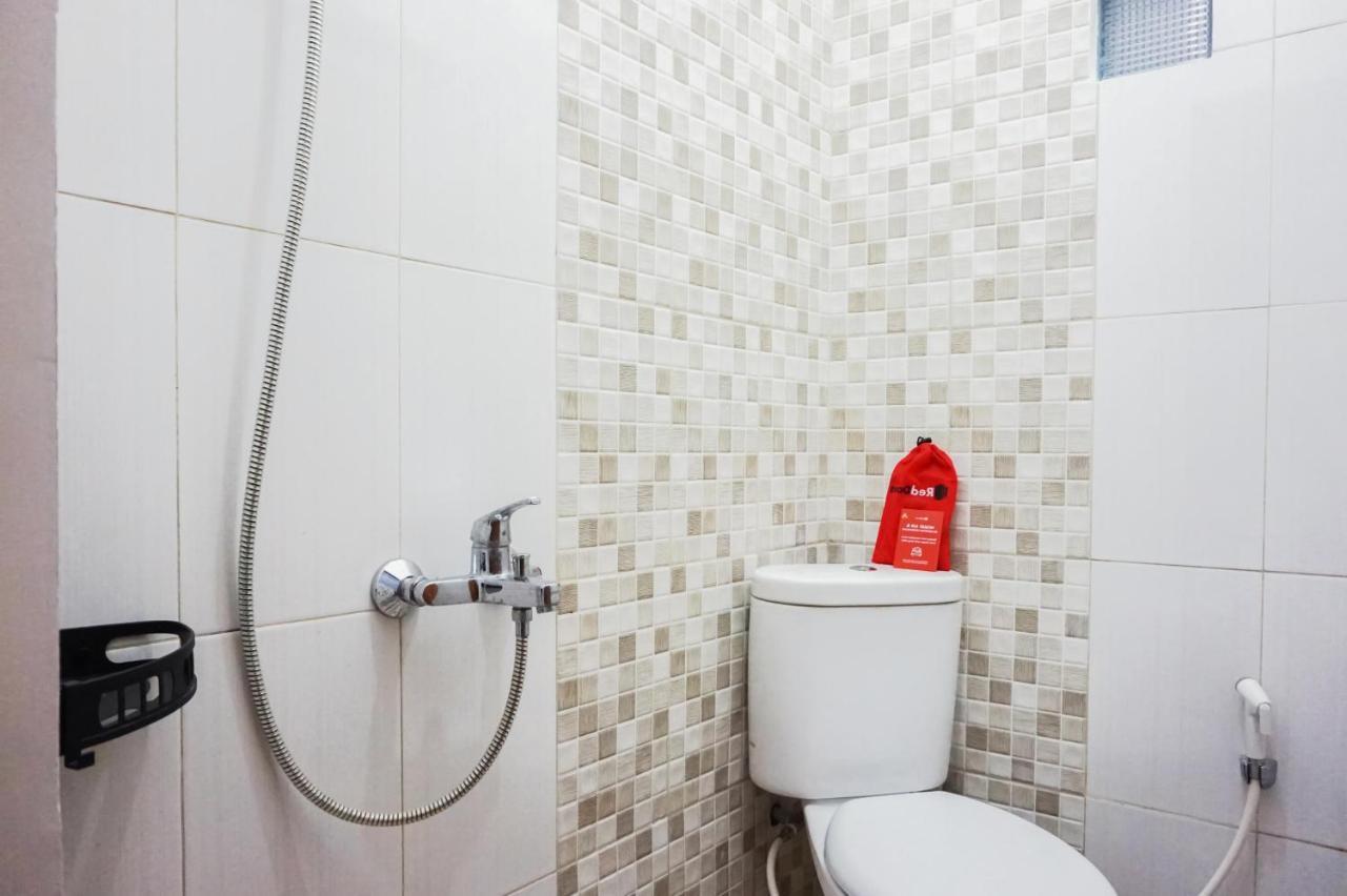 RedDoorz @ Jalan Danau Limboto Hotel Malang Bagian luar foto