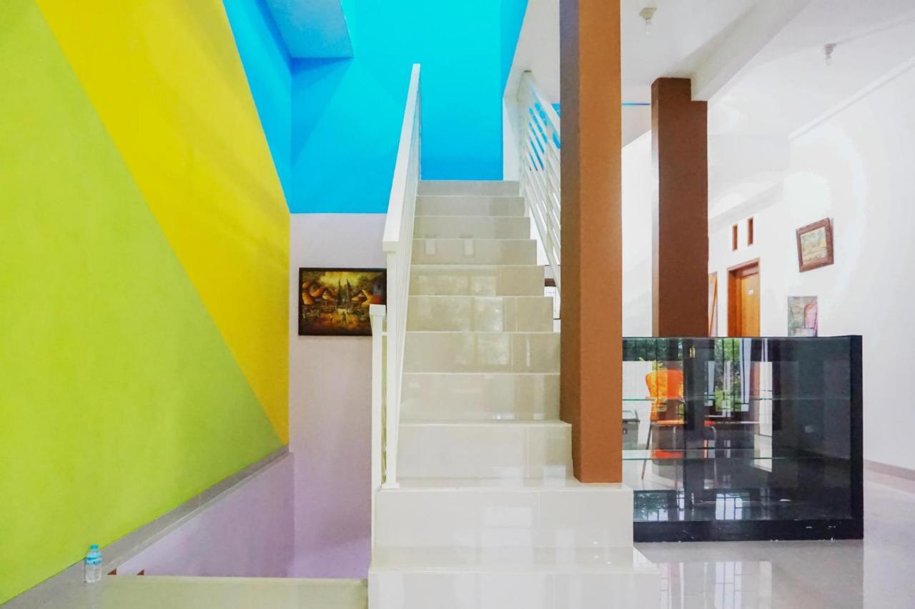 RedDoorz @ Jalan Danau Limboto Hotel Malang Bagian luar foto