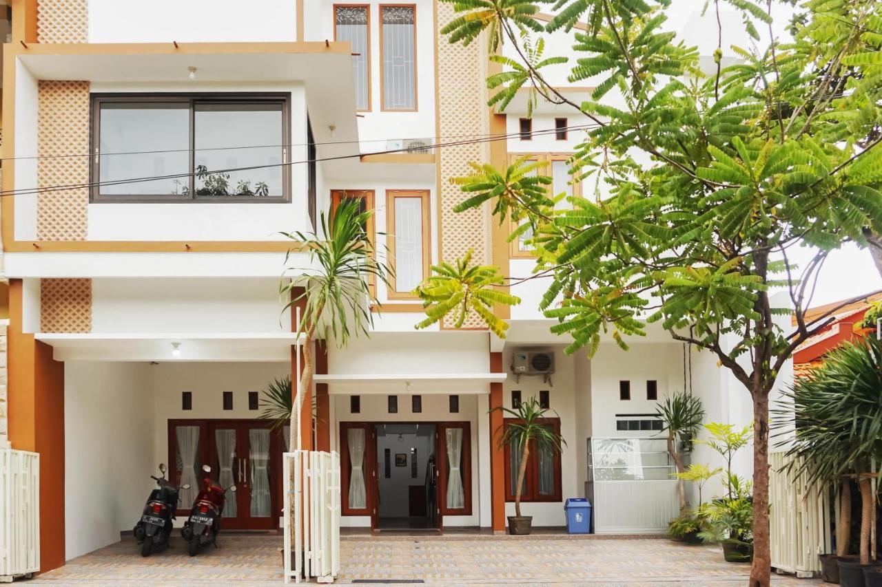 RedDoorz @ Jalan Danau Limboto Hotel Malang Bagian luar foto