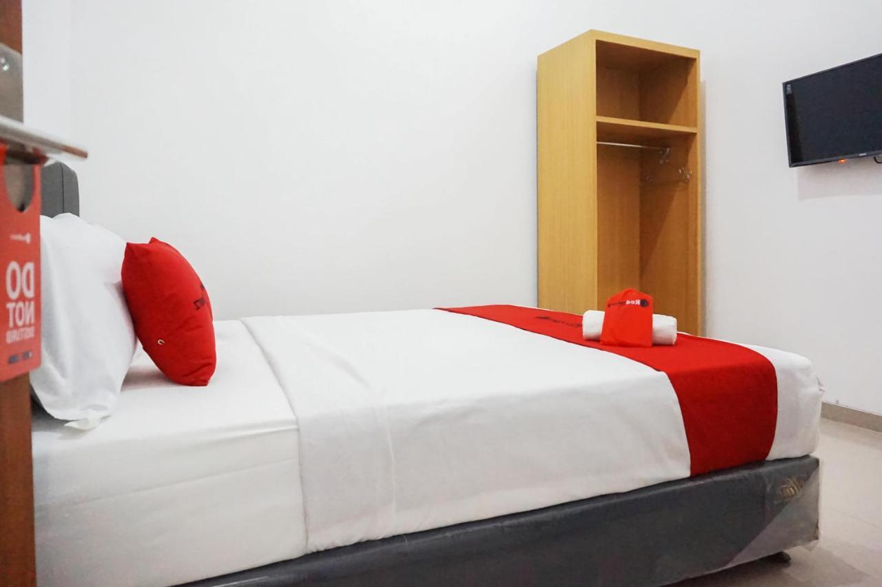 RedDoorz @ Jalan Danau Limboto Hotel Malang Bagian luar foto
